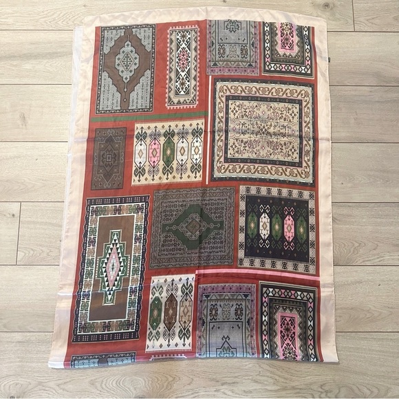 Vintage Silk patterned gorgeous long scarf. - Picture 1 of 5